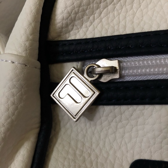 Fila Messenger Bag Crossbody White - Picture 2 of 4